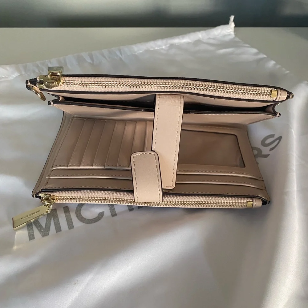 Michael Kors Rhea medium backpack and matching wallet - Picture 11 of 14